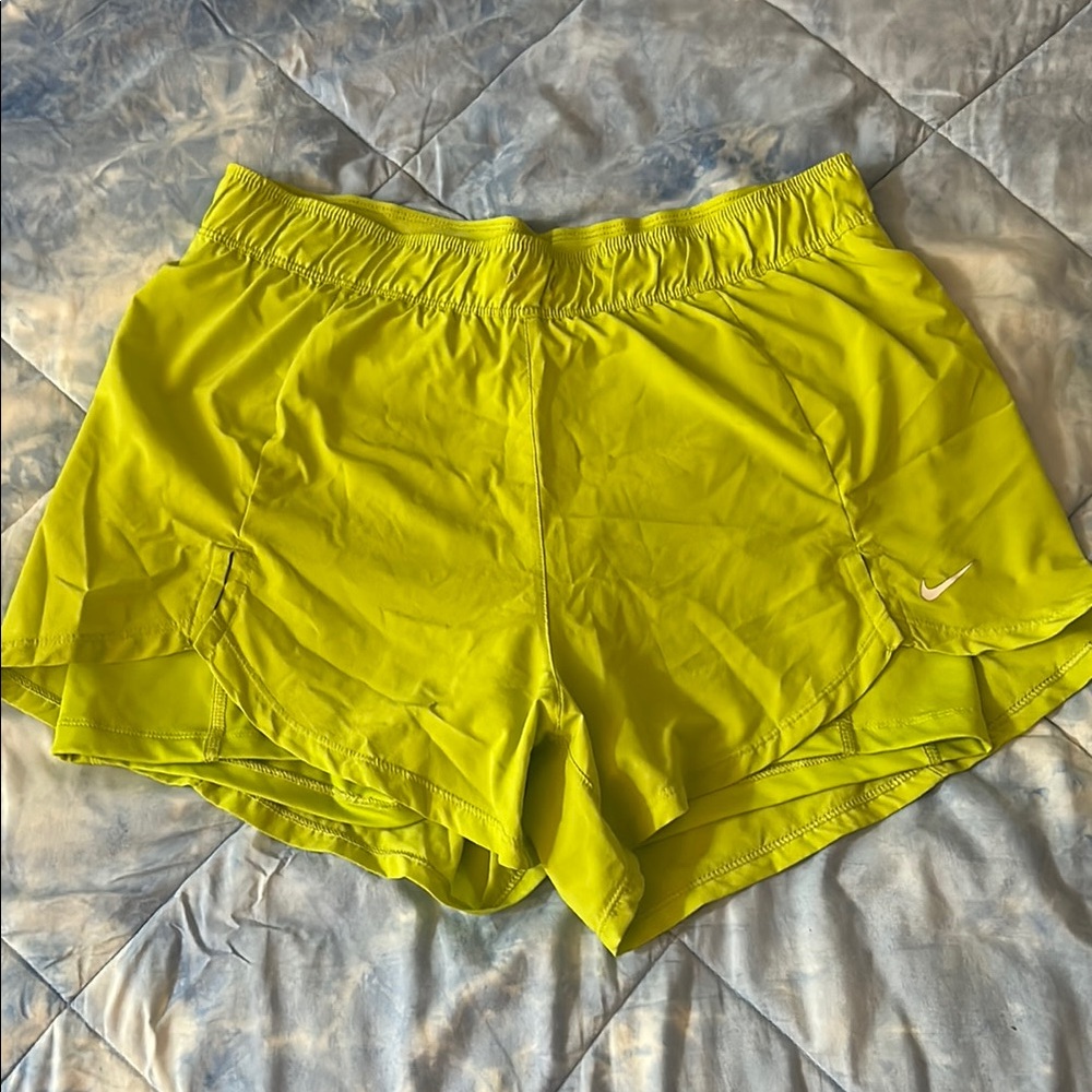 Nike Green Athletic Shorts Lightweight Moisture-Wicking